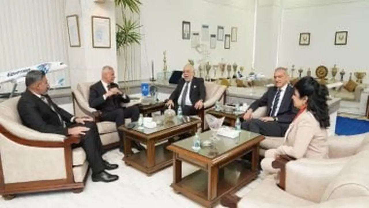 مصر للطيران تستقبل وفد نقابة المهن التمثيلية لبحث سبل التعاون المشترك بينهما